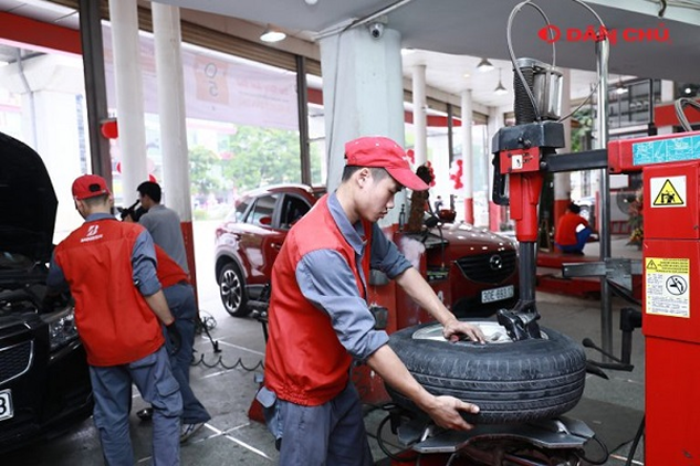 Dịch vụ vá lốp xe ô tô tại Dân Chủ